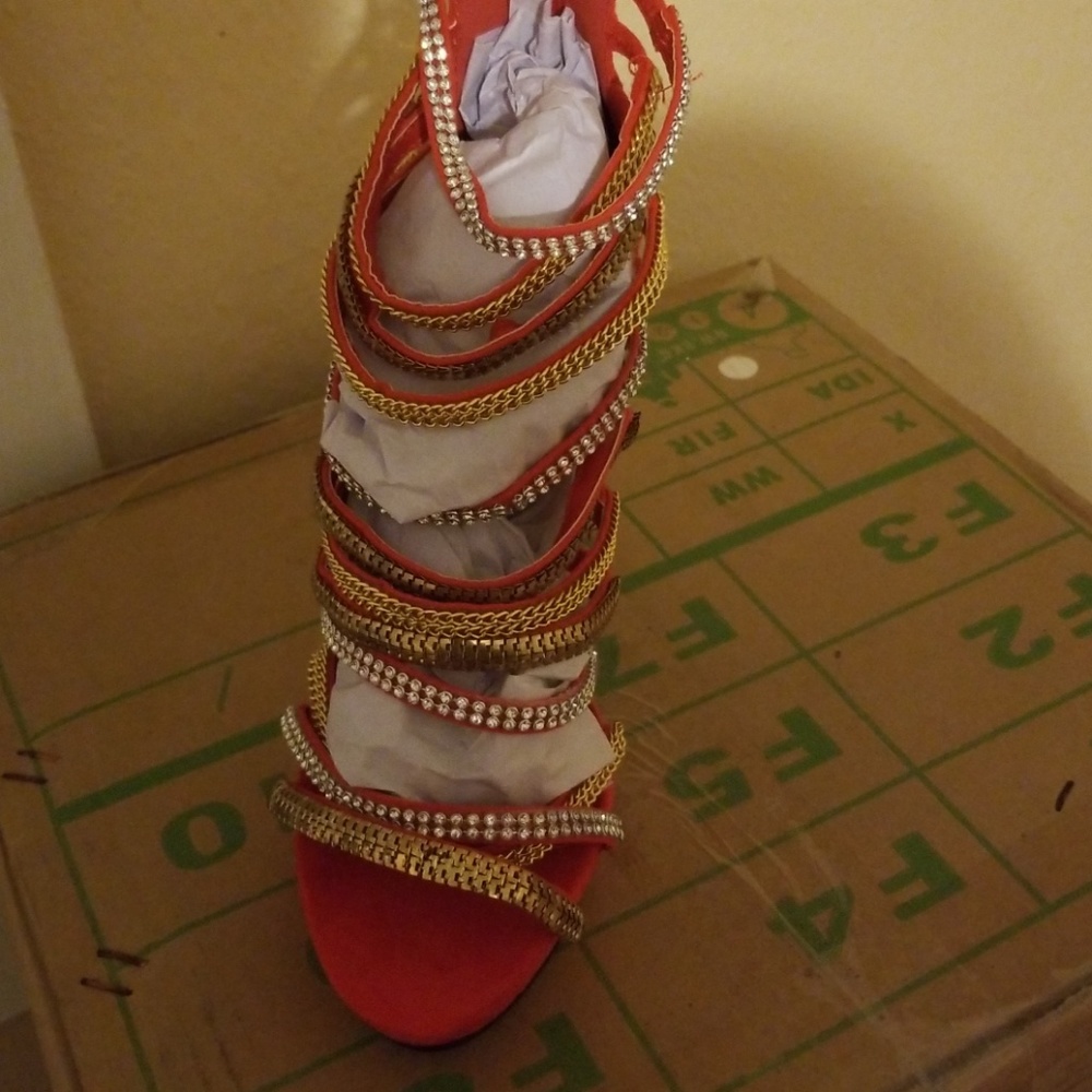 Heels - Picture 3 of 4